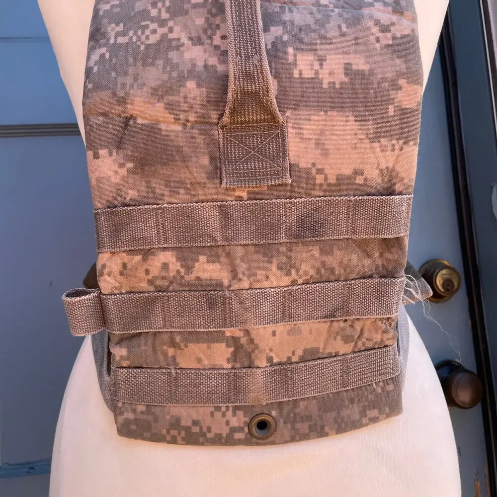 US Military MOLLEE II Hydration System Carrier *No Bladder*